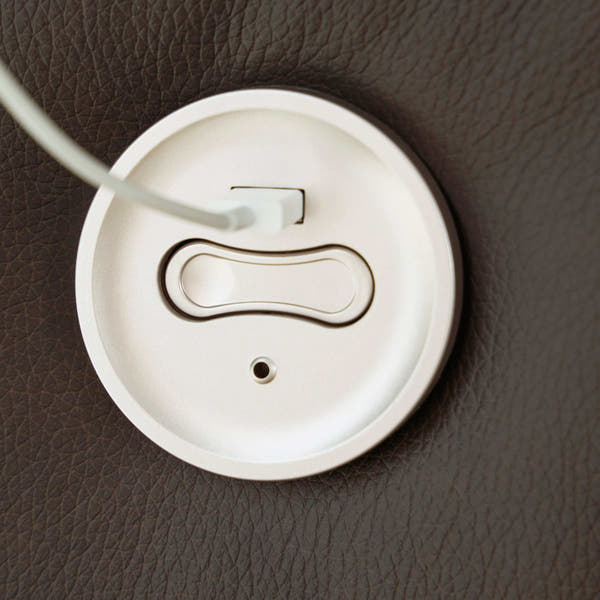 Leesworth Dark Brown Power Reclining Living Room Set / 3pc