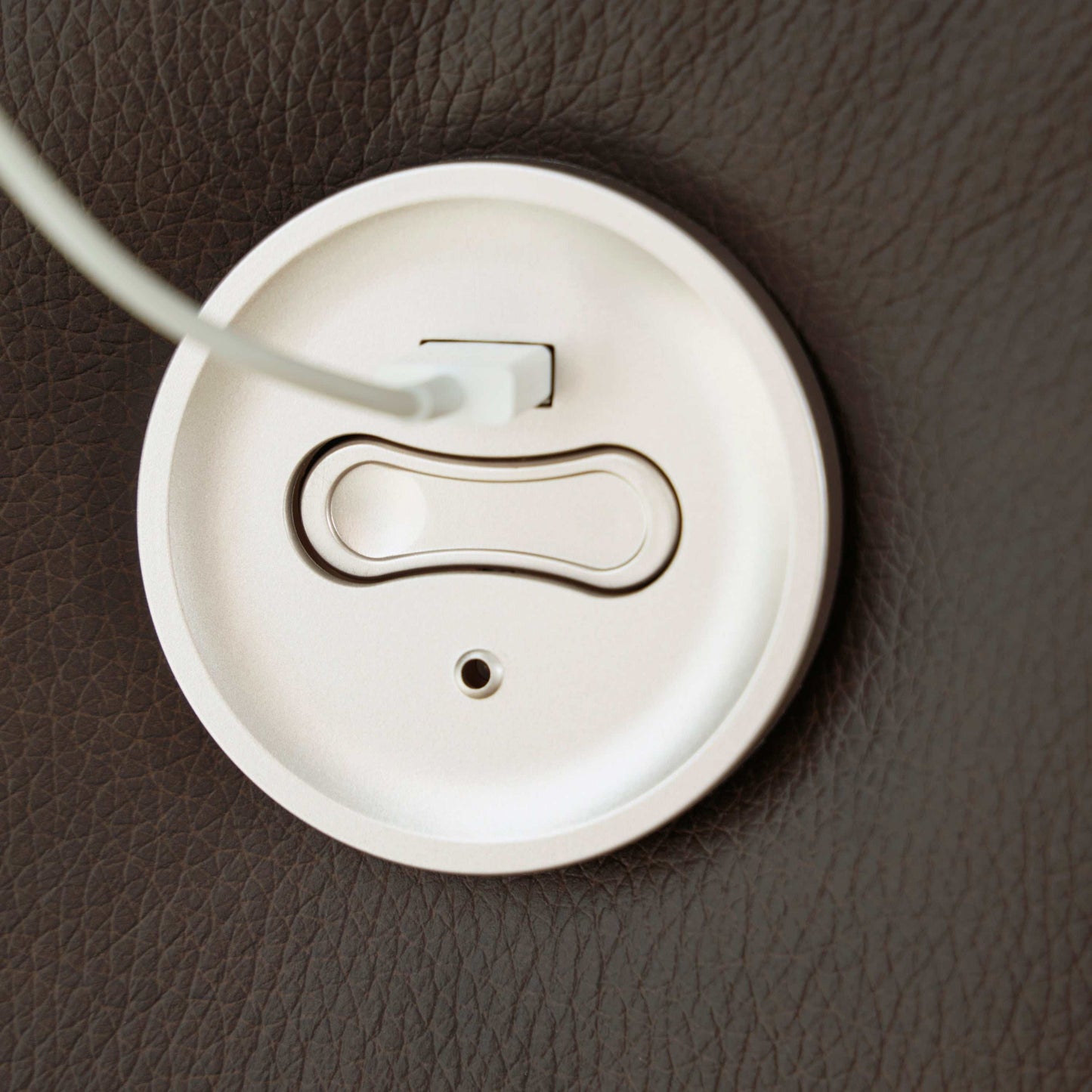 Leesworth Dark Brown Power Reclining Living Room Set / 3pc