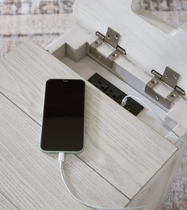 Robbinsdale Antique White Chairside End Table