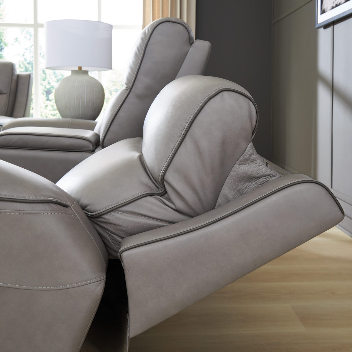 5Z-Comfort Coin Power Recliner with Adjustable Headrest